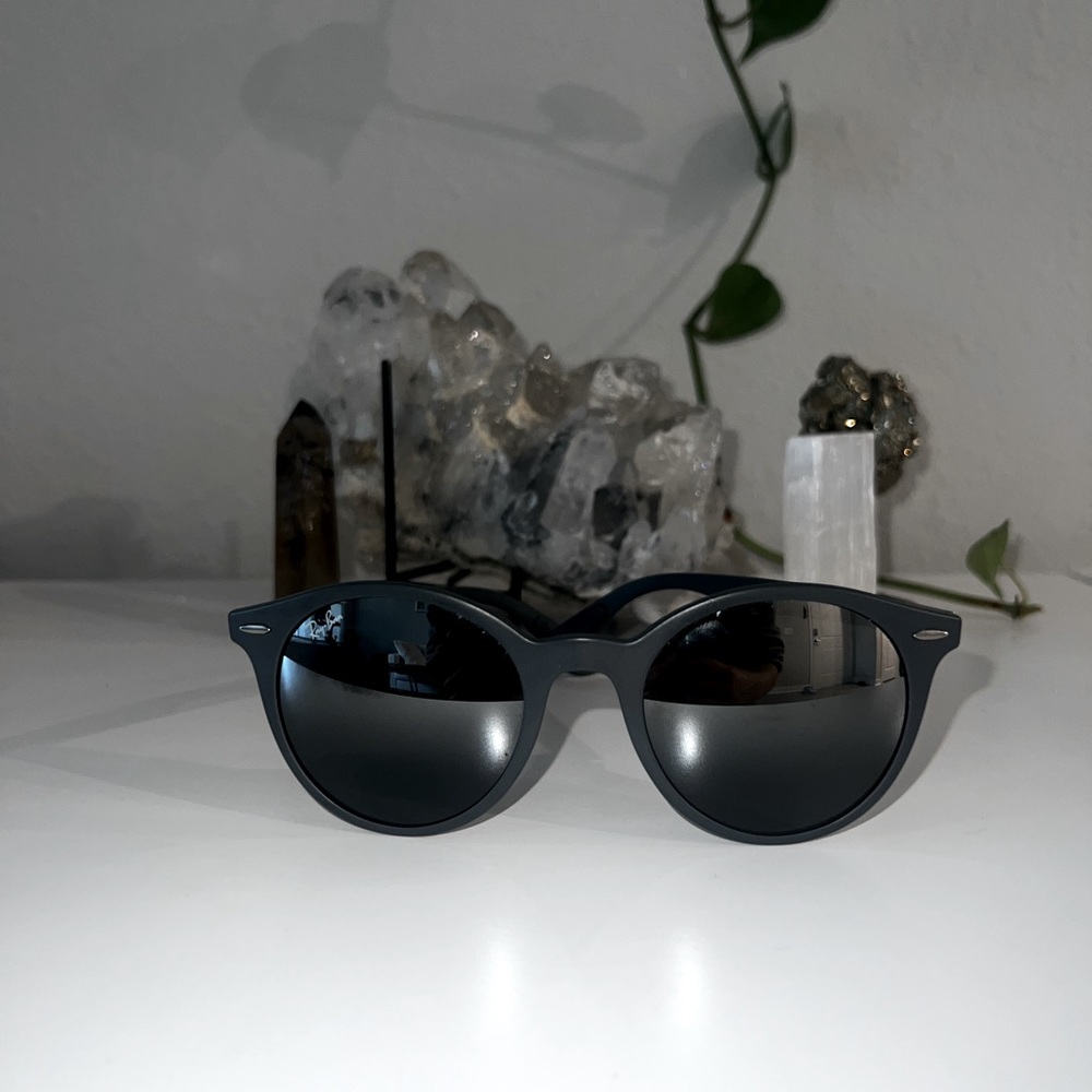 RAYBANS- round grey frame with silver lenses